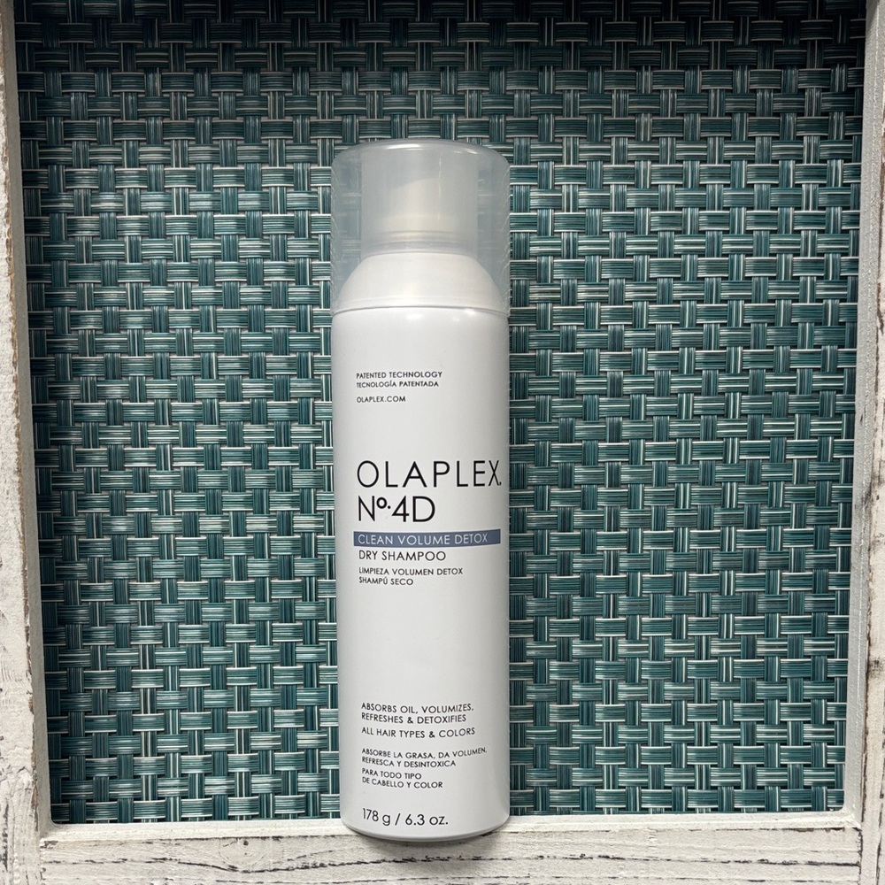 OLAPLEX No.4D Dry Shampoo in White and Gray